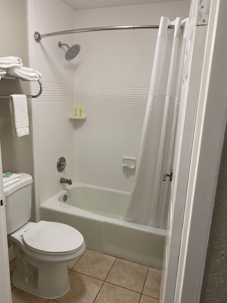 Room, 2 Double Beds, Non Smoking - Photo 9