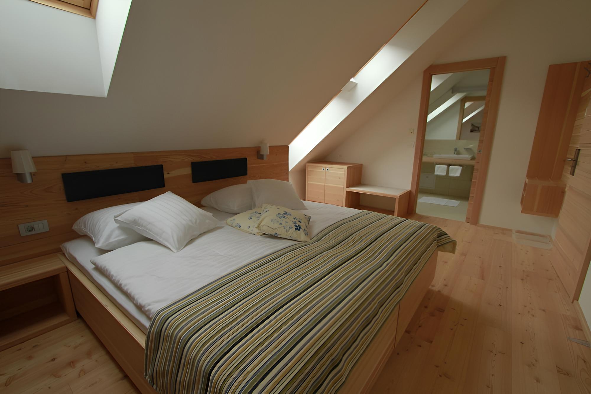 Standard Twin Room, 2 Twin Beds, Mountain View photo 2