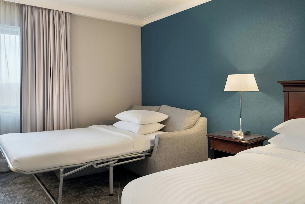 Deluxe Room, 1 King Bed with Sofa bed - Photo 8