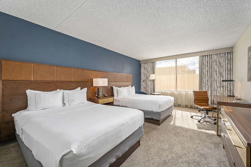 Room, 2 Queen Beds, City View photo 1