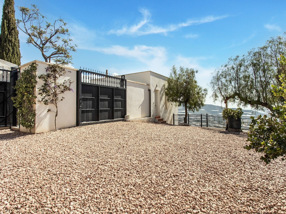 Villa photo 2
