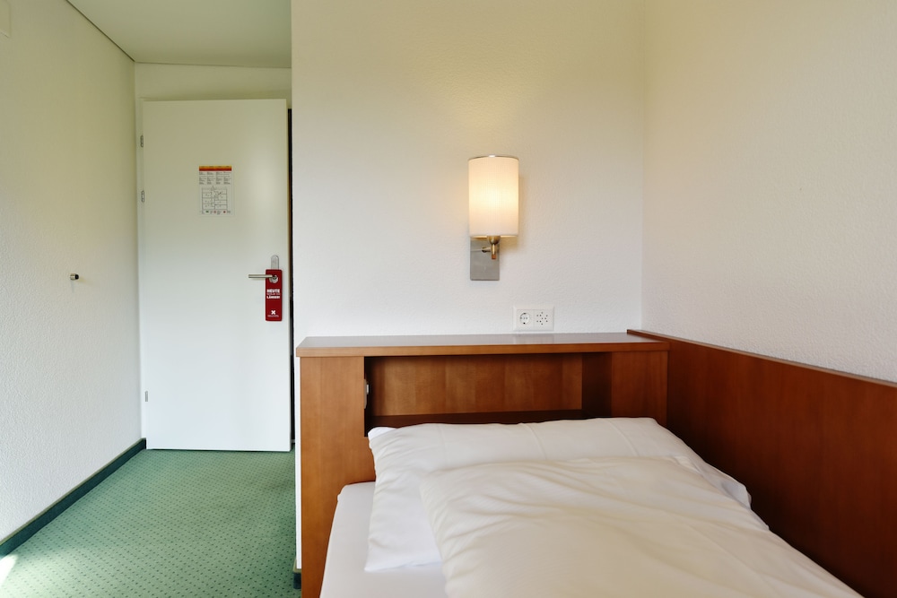 Basic Single Room, 1 Twin Bed photo 3