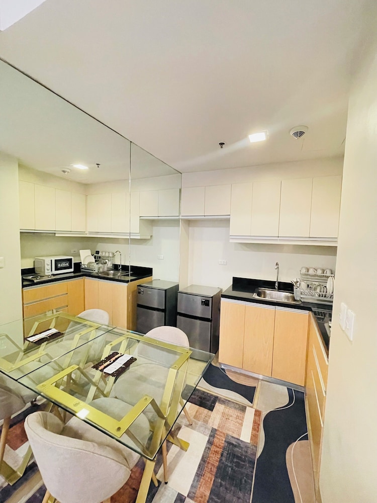 Comfort Studio, 1 Queen Bed, Pool Access, Courtyard Area photo 2