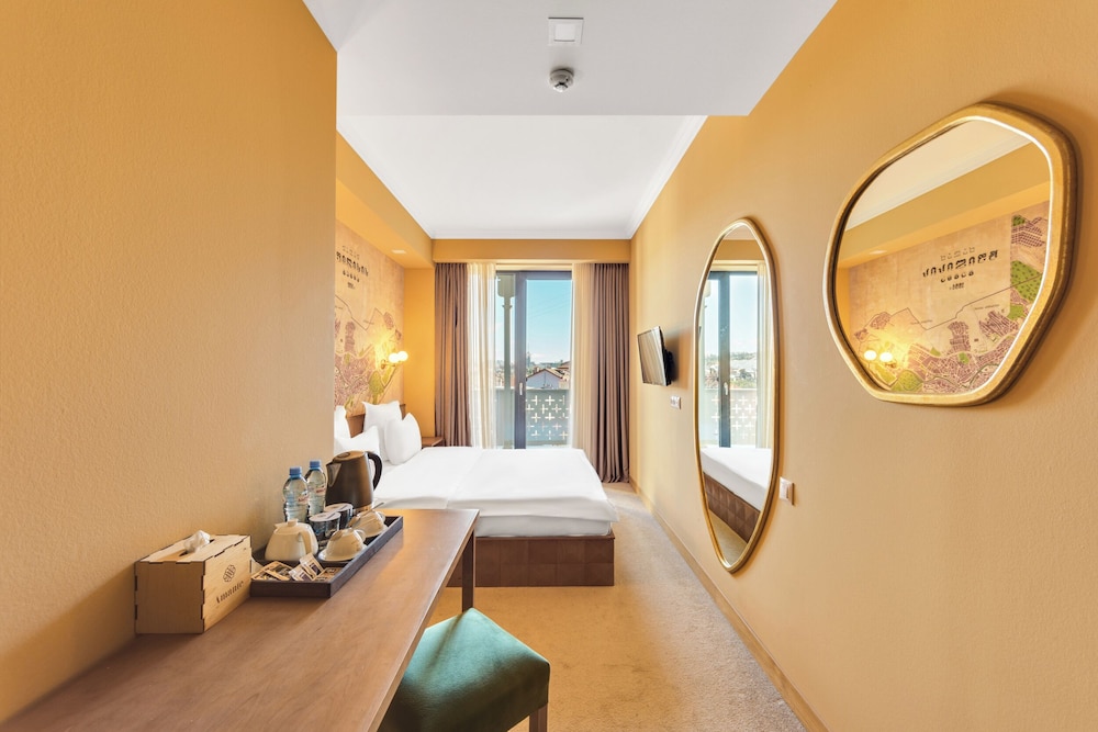 Superior Double Room, City View photo 2