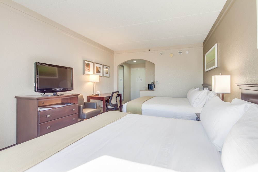 Standard Room, 2 Queen Beds - Photo 2