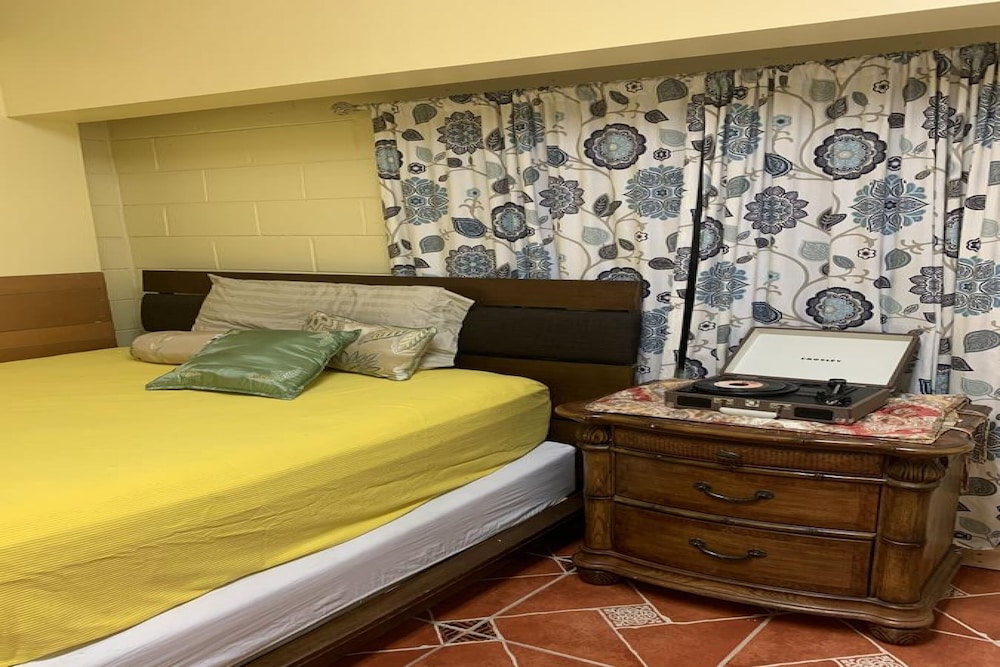 Room, 1 Twin Bed, Shared Bathroom