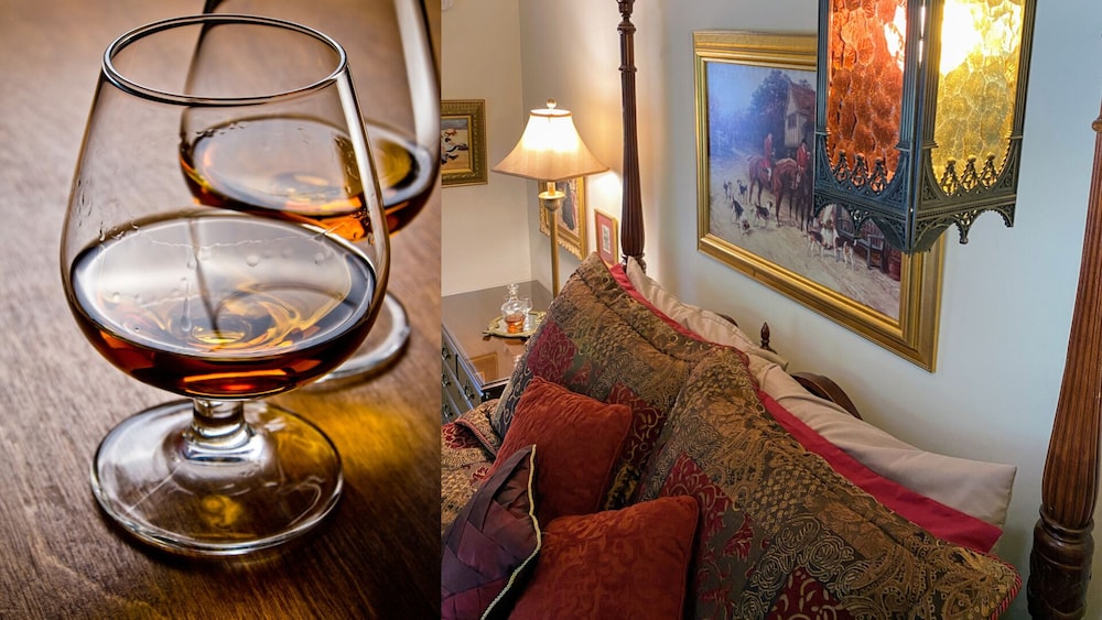 Royal Suite, 1 Queen Bed, Jetted Tub