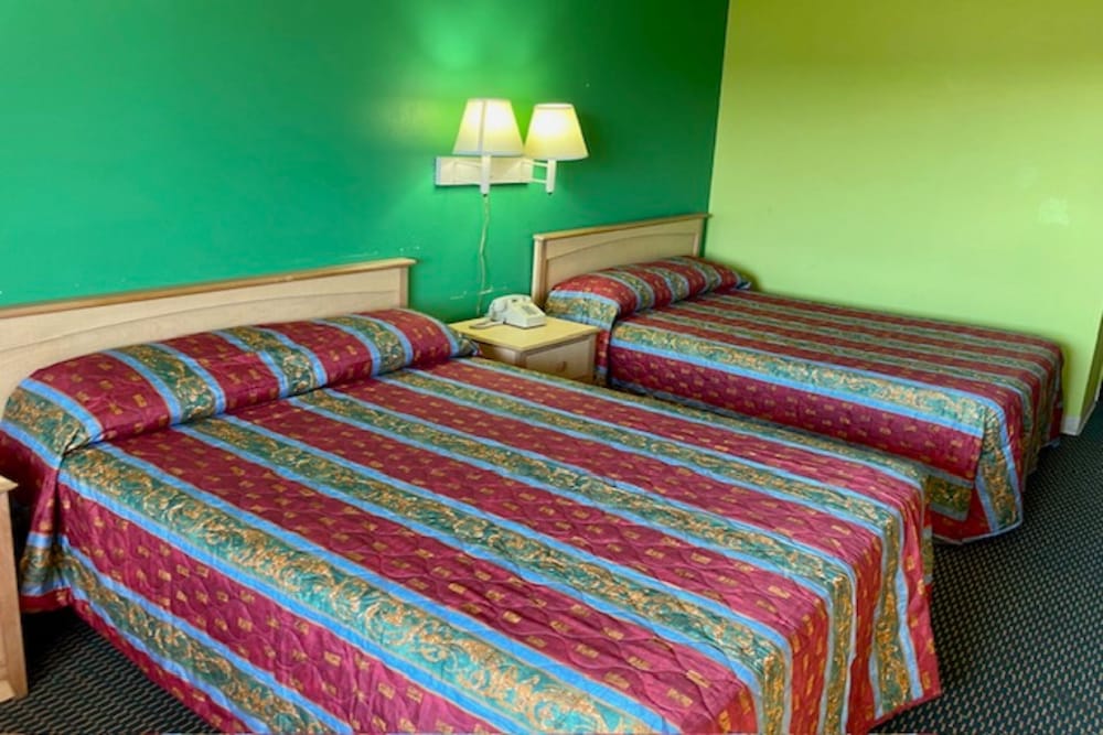 Room, 2 Double Beds, Smoking - Photo 4