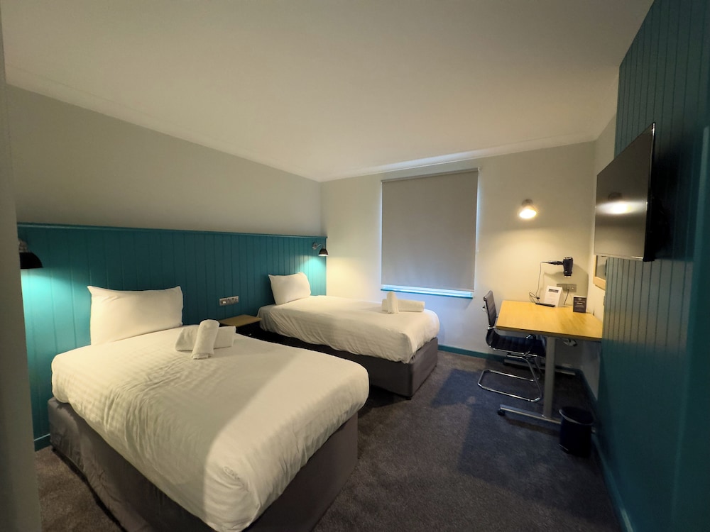 Refurbished Twin Room photo 1