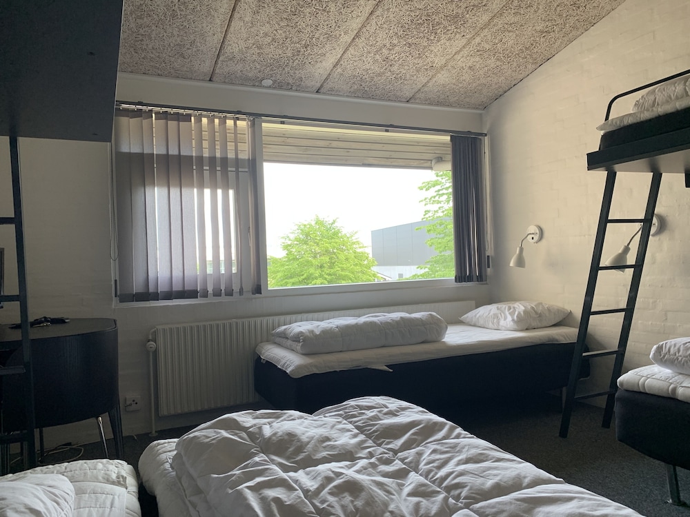 Standard Room (6 person) photo 1