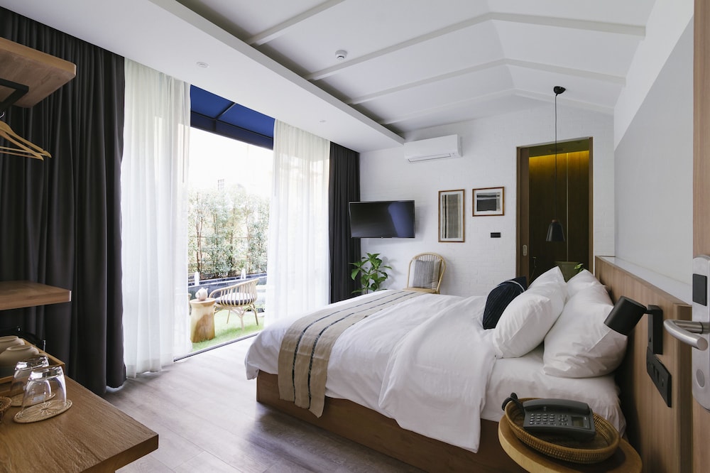 Deluxe Room - Photo 1