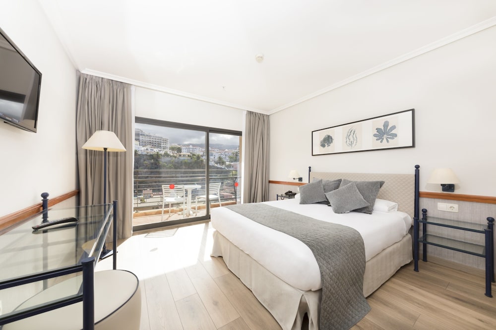 Standard Room, Partial Sea View (3 adults) - Photo 4