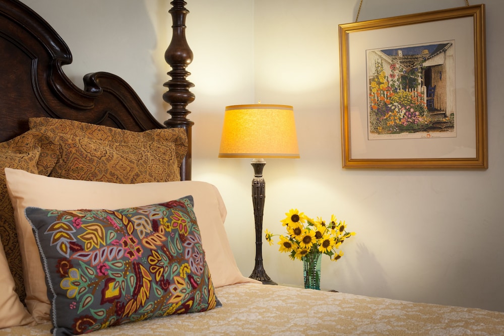Baumann Room, 1 King Bed photo 2