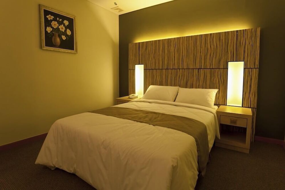 Superior Room, 1 Queen Bed photo 3