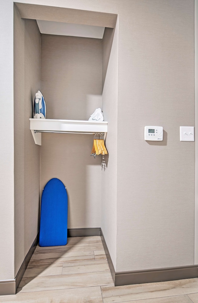 Room, 1 King Bed, Non Smoking - Photo 3