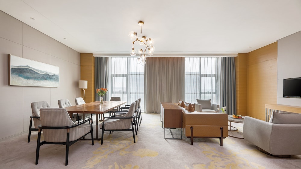 Suite, 1 Bedroom (Dining Meeting)