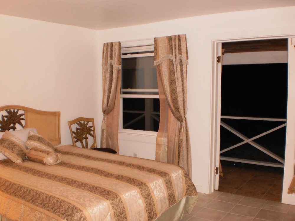 Elite Room, 2 Queen Beds, Non Smoking, Beach View photo 2