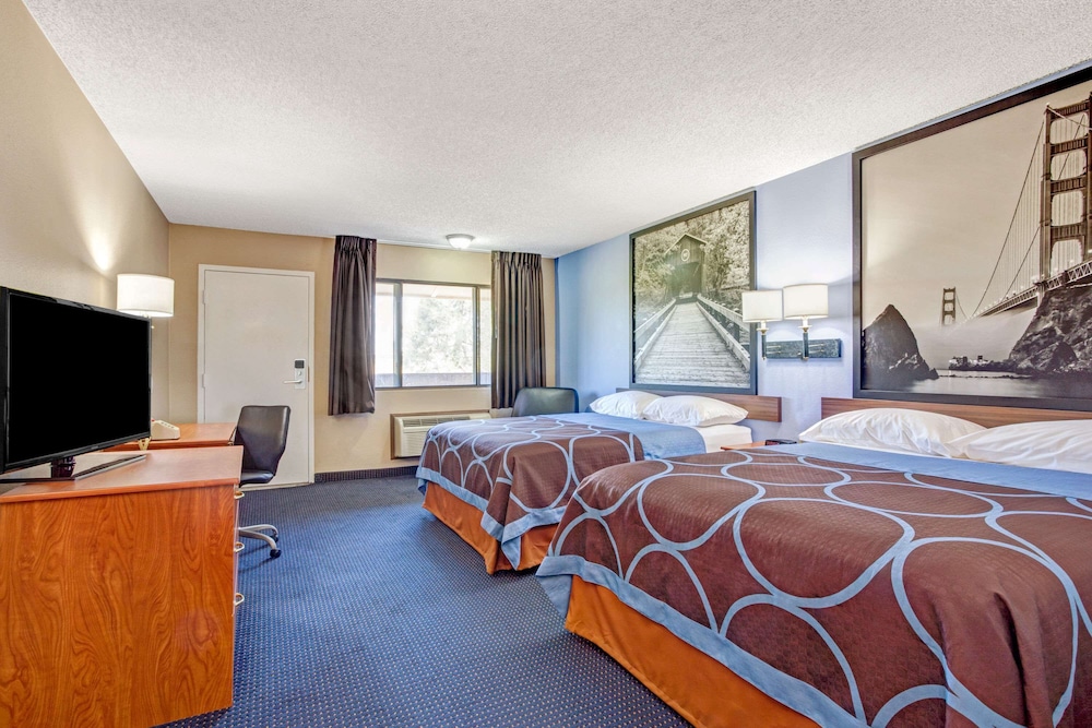 Standard Room, 2 Queen Beds - Photo 1