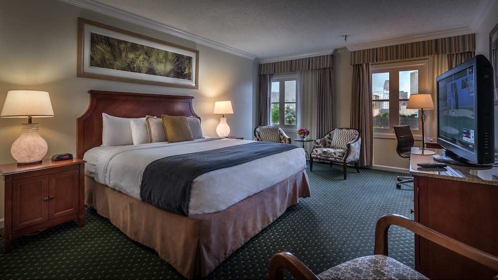 Deluxe King View (city or courtyard view) photo 1