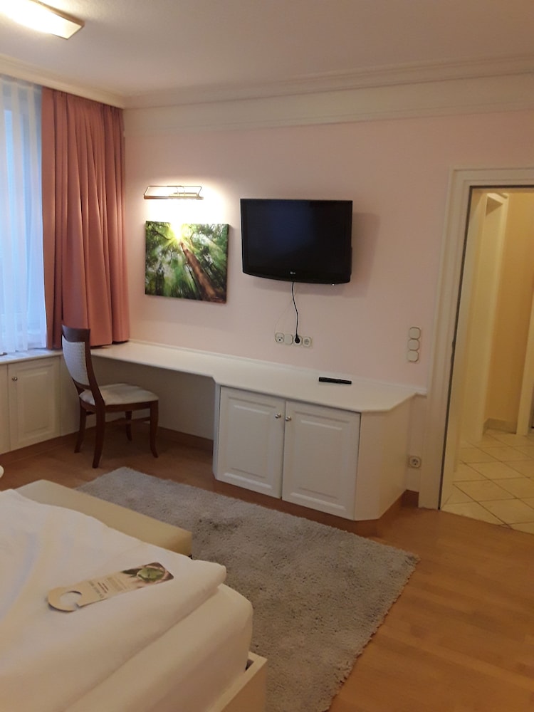 Comfort Quadruple Room, Multiple Beds, Non Smoking, Bathtub photo 2