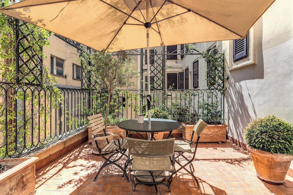 Deluxe Apartment, Smoking