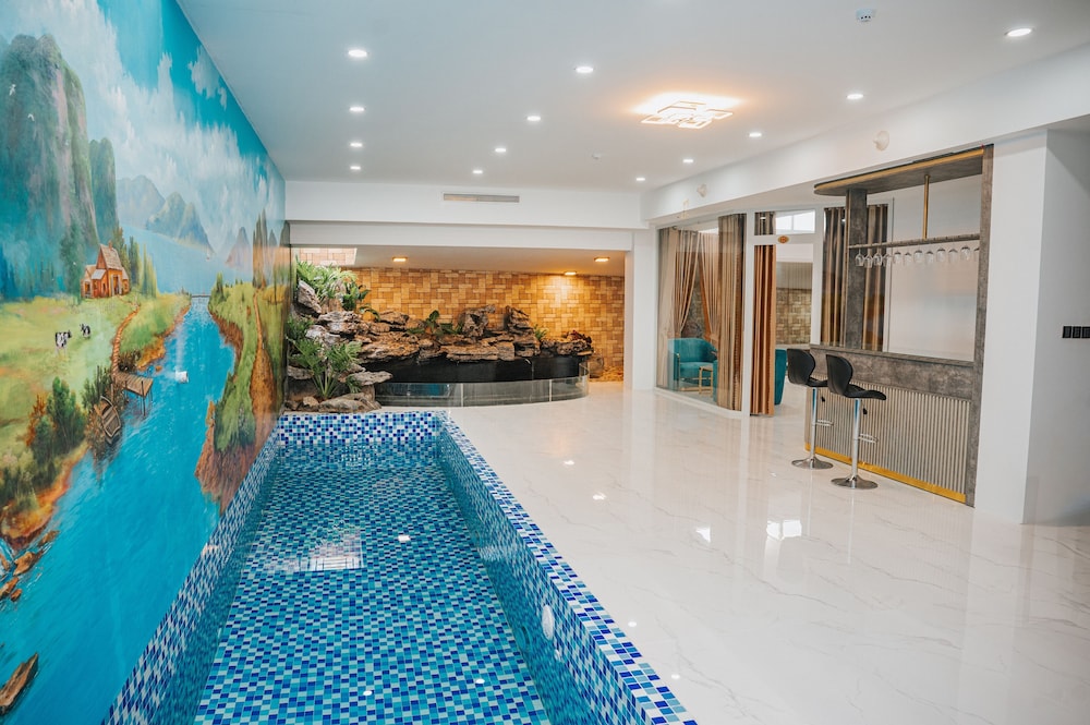 Family Suite - Pool View - Photo 5