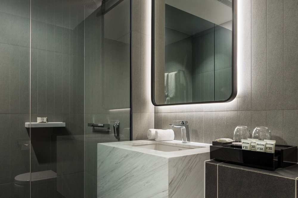 Deluxe Twin Room (Banksia) thumbnail 6