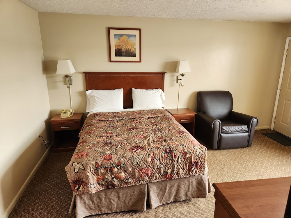 1 Queen Bed, Non Smoking photo 1