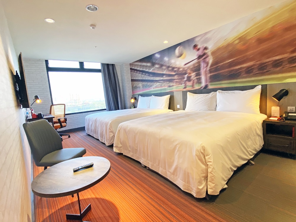 Basic Room, 2 Queen Beds photo 2