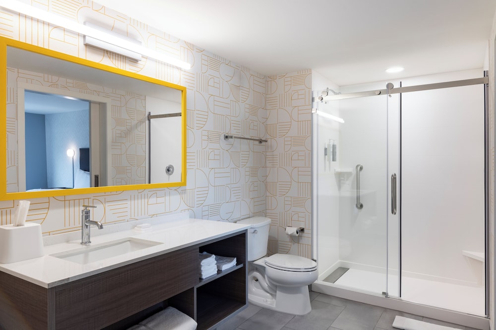 Suite, 1 Bedroom - Photo 2