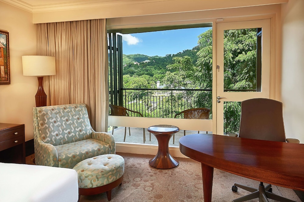 Deluxe Room, 1 King Bed - Photo 1