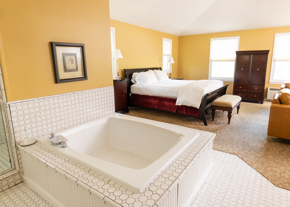 Royal Room, 1 King Bed, Non Smoking photo 1
