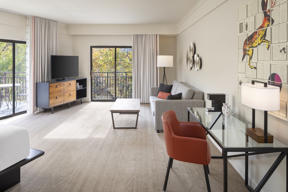 Signature Studio Suite (Creekside) - Photo 2