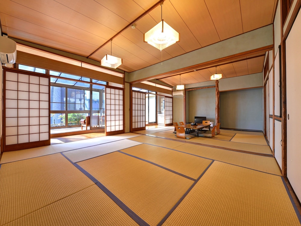 Traditional Room, Non Smoking - Photo 4