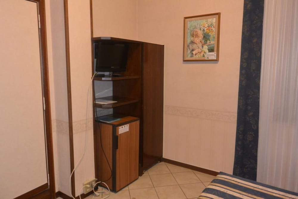 Double Room - Photo 13