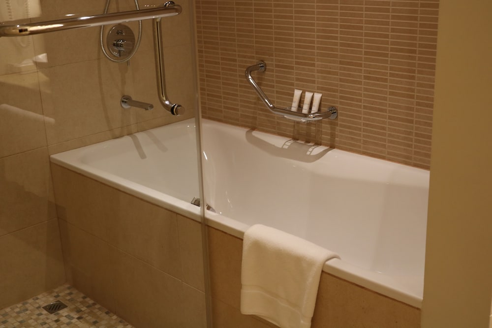 Standard Room, 1 King Bed, Balcony, Pool View - Photo 23