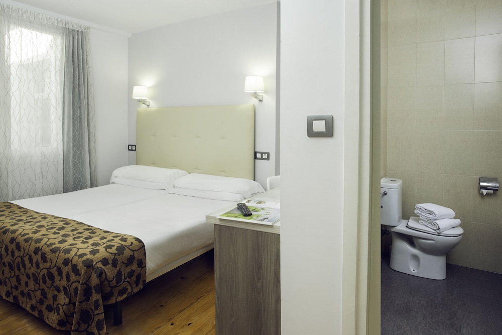 Standard Double Room photo 2