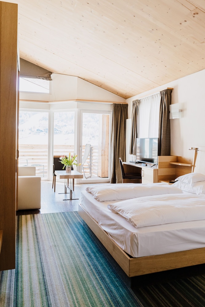 Deluxe Room - Photo 8
