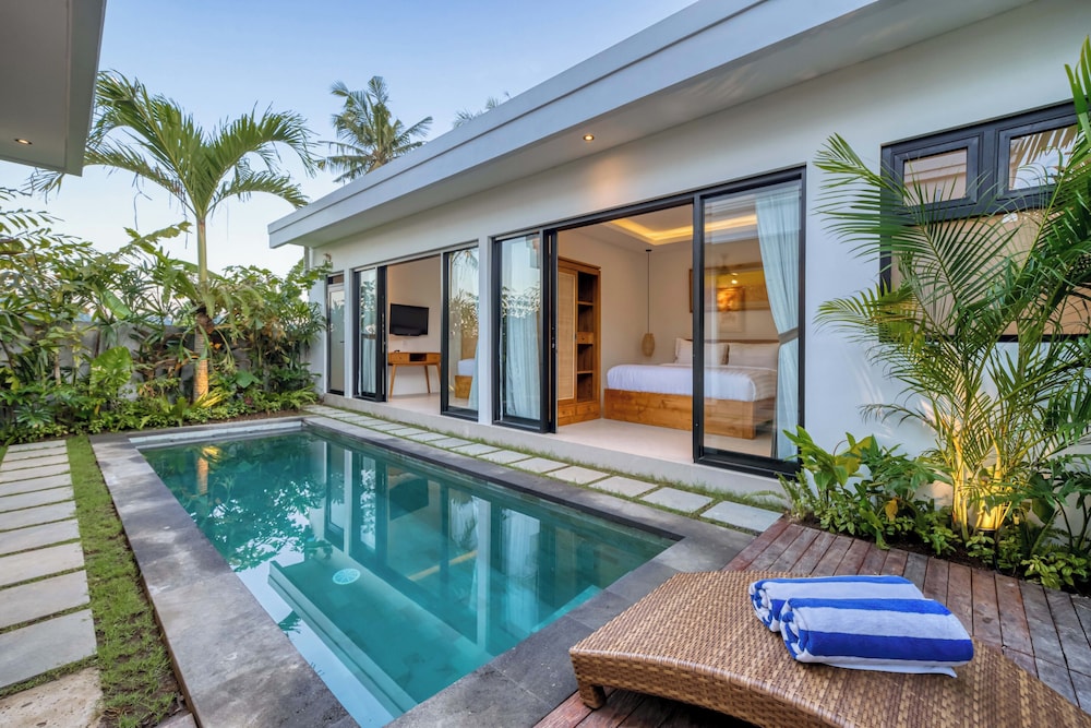 Superior Villa, 2 Bedrooms, Pool View