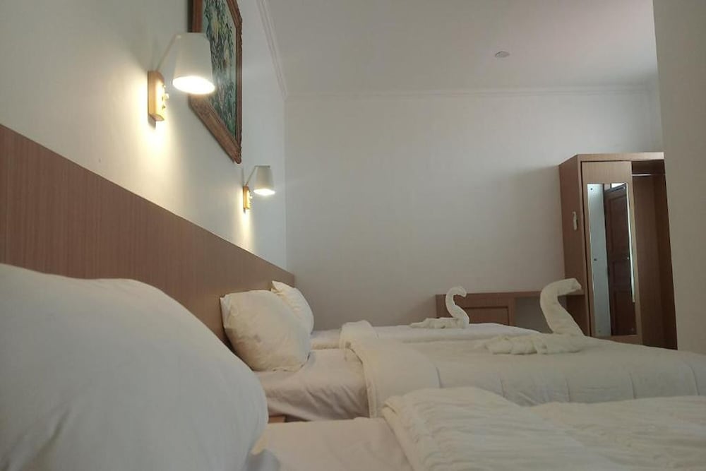 Family Double Room with City View - Photo 4