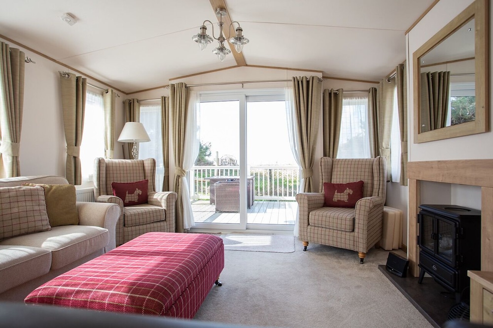 Indulgent 6 Berth Caravan photo 2