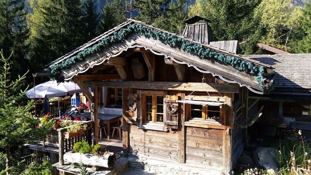 Chalet Les Trolles With Private Indoor Jacuzzi