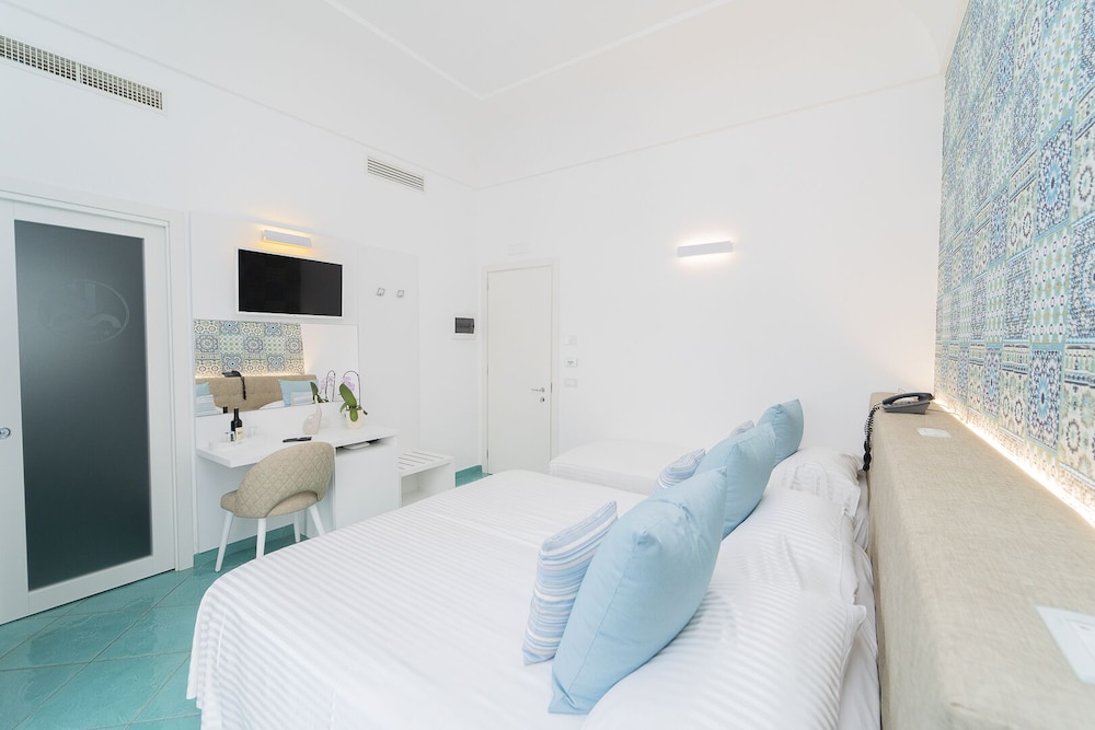 Superior Triple Room - Photo 8