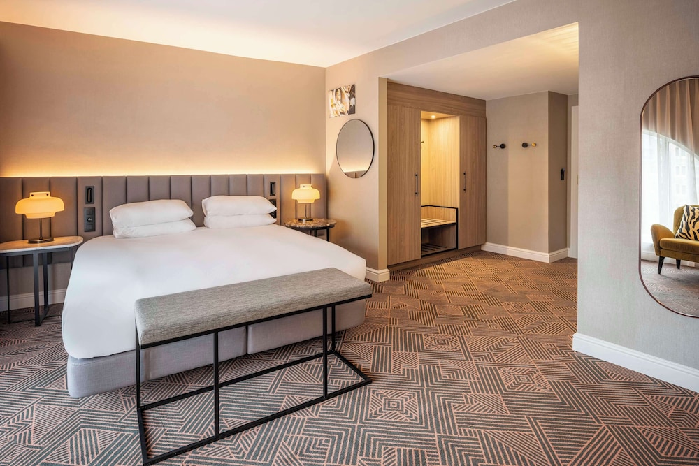 Executive Room, 1 King Bed, Club Lounge Access