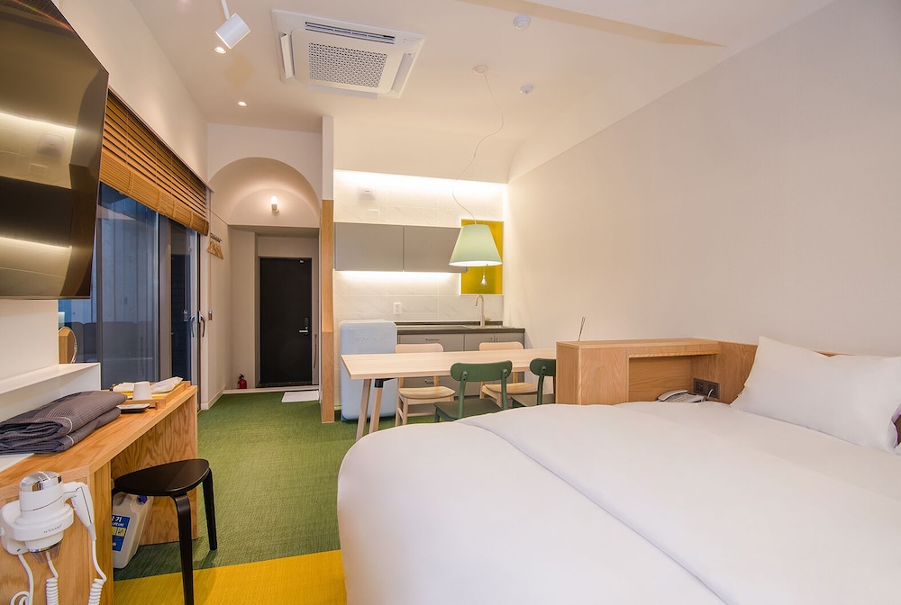 Blo By Blo Room - Photo 3