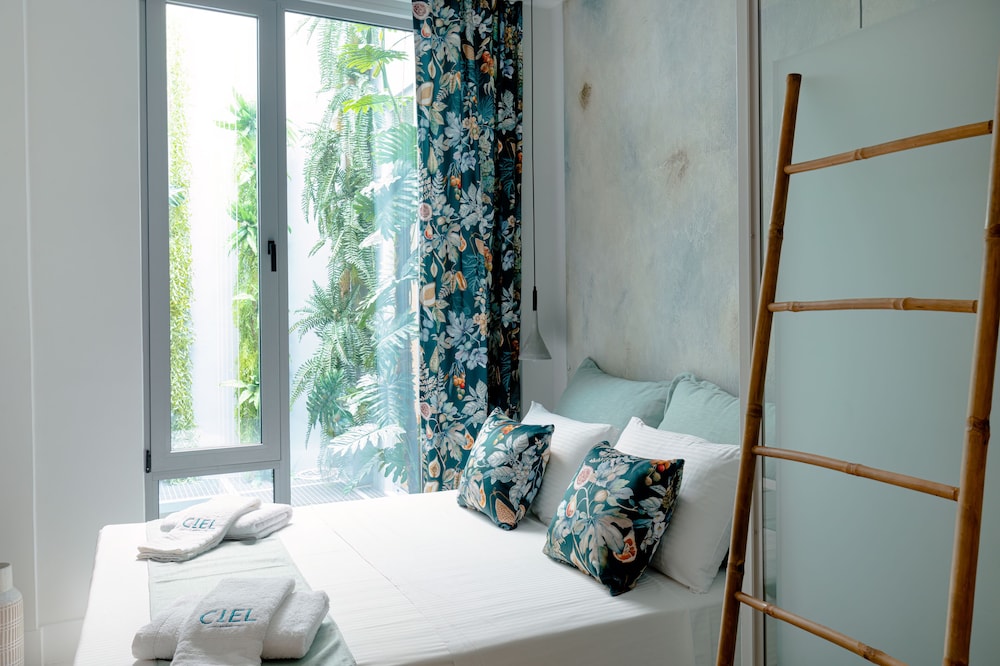 Deluxe Studio Suite