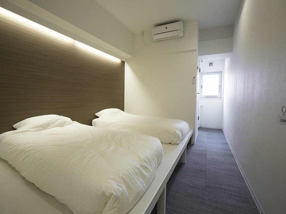 Premium Twin Room, Private Bathroom photo 3