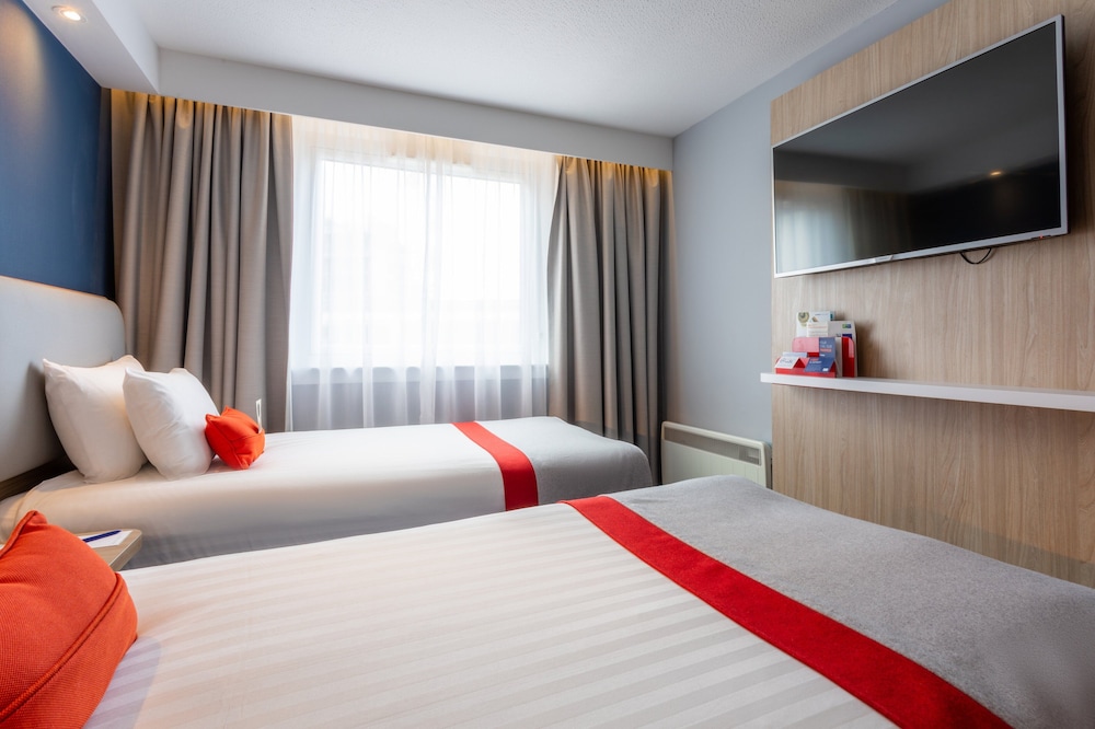 Standard Room, 2 Twin Beds (with Free Hot Breakfast) - Photo 4