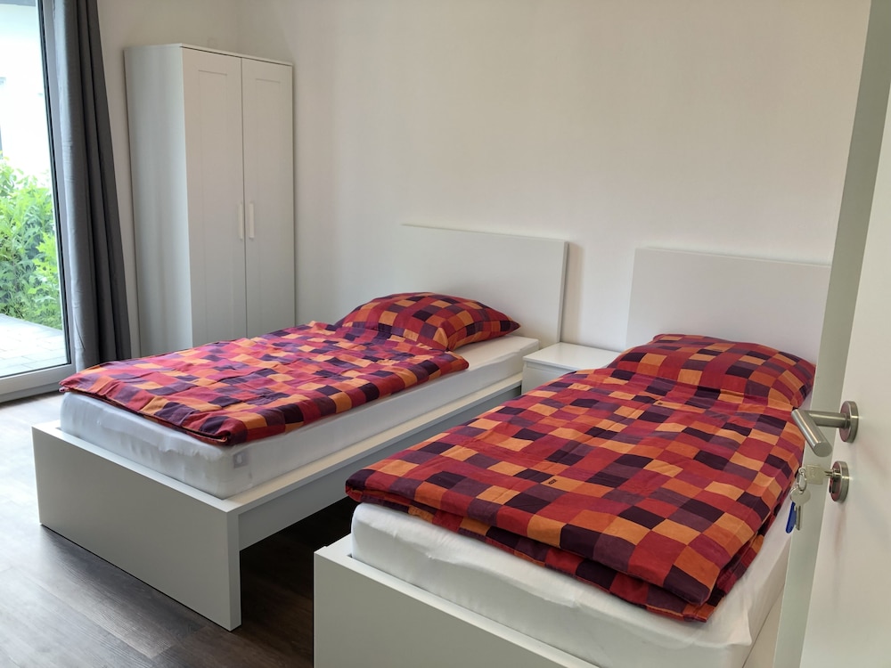 Economy Twin Room, Shared Bathroom