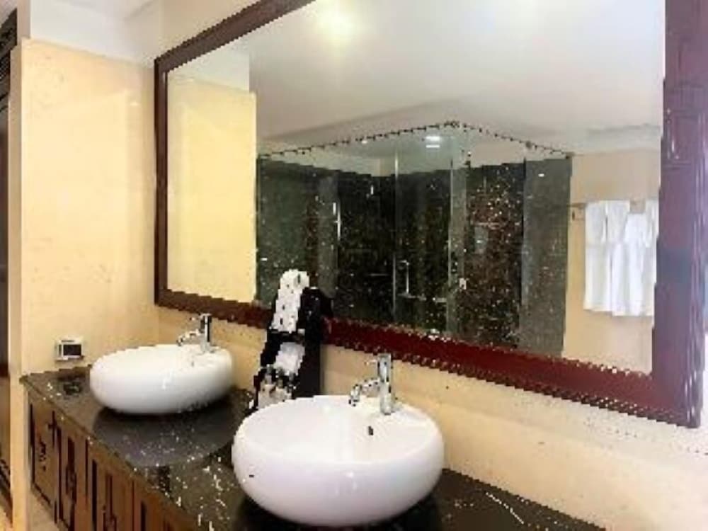 Deluxe Suite - Photo 11